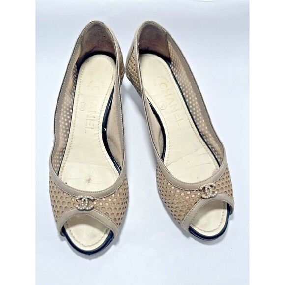 Chanel Kitten Heels Nude Beige Mesh Leather w/ Pearl CC Detail Vintage Sz 35 5 - Picture 2 of 10